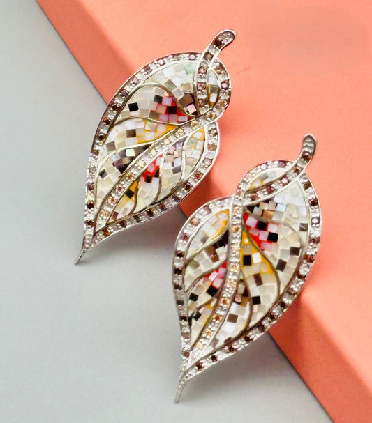 Nature's Elegance: Leaf-Shaped Earrings - TA2582R