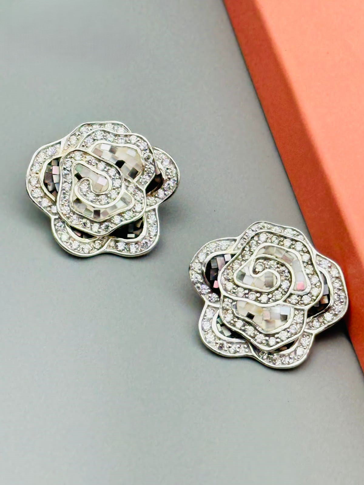 Blooming Elegance: Rose Stud Earrings - TA6478R